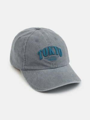 Sinsay - Czapka z daszkiem z haftowanym napisem Tokyo - szary
