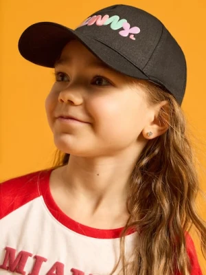 Sinsay - Czapka z daszkiem z silikonowym napisem "Sunny" - czarny