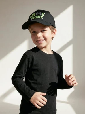 Sinsay - Czapka z haftowanym napisem i odblaskowym nadrukiem - czarny