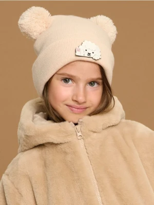 Sinsay - Czapka z pomponami i wymiennymi naszywkami - kremowy