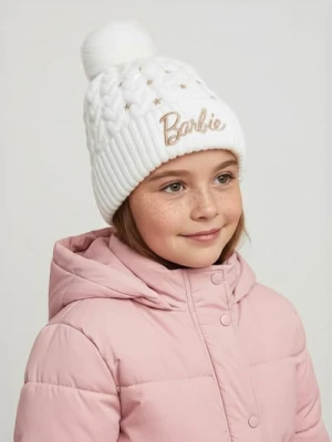 Sinsay - Czapka z pomponem i haftowanym napisem Barbie - kremowy