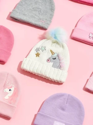 Sinsay - Czapka z tęczowym pomponem i błyszczącymi aplikacjami - kremowy