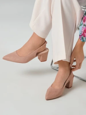 Sinsay - Czółenka na obcasie z odkrytą piętą i wkładką z domieszką skóry - kremowy