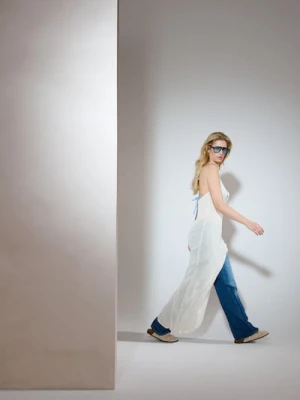 Sinsay - Długa dzianinowa sukienka plażowa z aplikacjami kwiatowymi - kremowy