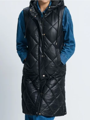 Sinsay - Długa pikowana kamizelka z kapturem - czarny