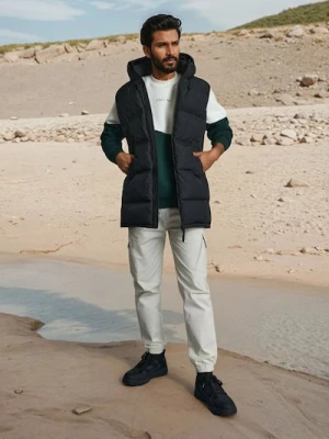 Sinsay - Długa pikowana kamizelka z kapturem - czarny