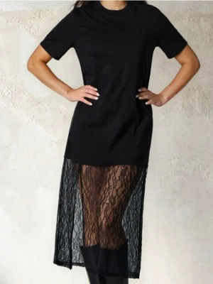 Sinsay - Długa sukienka z koronkowym dołem - czarny