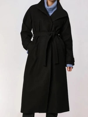 Sinsay - Długi klasyczny płaszcz z paskiem - czarny