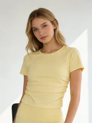 Sinsay - Dopasowana bluzka z marszczeniem po bokach - żółty