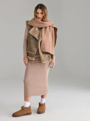 Sinsay - Dopasowana sukienka midi z drapowanym dekoltem - kremowy