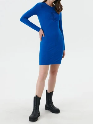 Sinsay - Dopasowana sukienka mini z długim rękawem i marszczeniem przy dekolcie - niebieski