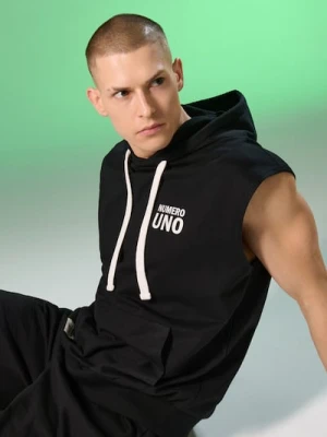 Sinsay - Dresowa bluza bez rękawów z napisem Numero Uno - czarny