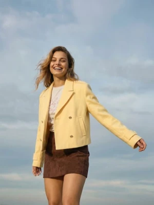 Sinsay - Dwurzędowa kurtka z klapami i pagonami - żółty