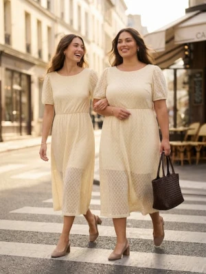 Sinsay - Dzianinowa sukienka midi z ażurowym wzorem i metalizowaną nicią - kremowy