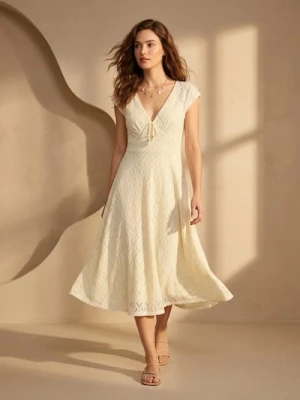 Sinsay - Dzianinowa sukienka midi z ażurowym wzorem - kremowy