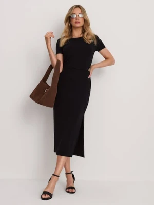 Sinsay - Dzianinowa sukienka midi z dekoracyjnym paskiem i wiskozą - czarny