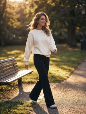 Sinsay - Dzianinowe spodnie flare z przeszyciami - czarny