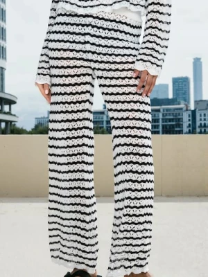 Sinsay - Dzianinowe spodnie w paski - wielobarwny