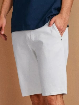 Sinsay - Elastyczne szorty jeansowe wiązane w talii - kremowy