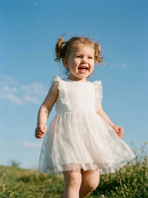 Sinsay - Elegancka sukienka babydoll - biały