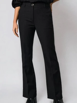 Sinsay - Eleganckie spodnie flare - czarny