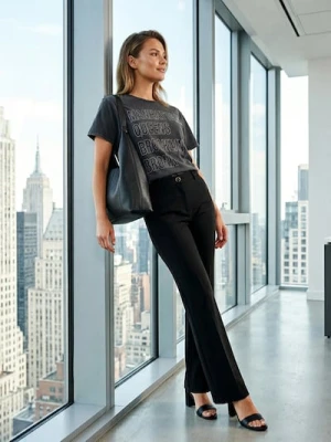 Sinsay - Eleganckie spodnie flare - czarny