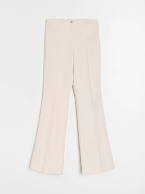 Sinsay - Eleganckie spodnie flare - kremowy