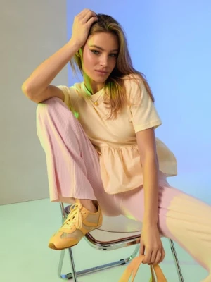 Sinsay - Gładka bawełniana bluzka z baskinką - żółty