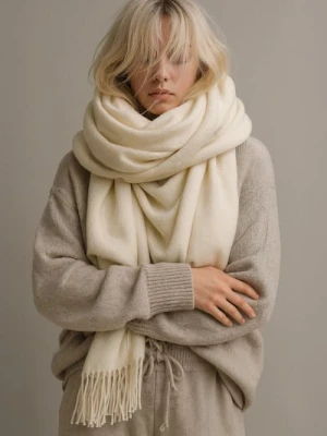 Sinsay - Gładki szalik z frędzlami - kremowy