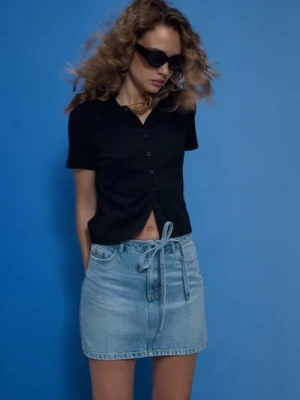 Sinsay - Jeansowa spódnica mini z materiałowym paskiem - niebieski