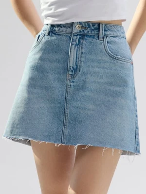 Sinsay - Jeansowa spódniczka mini z surowym wykończeniem - niebieski