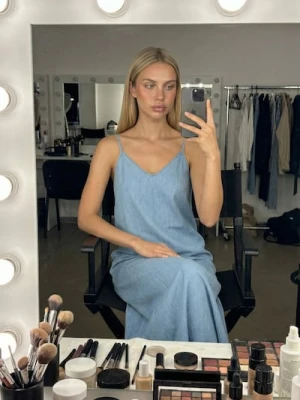 Sinsay - Jeansowa sukienka maxi na ramiączkach - niebieski