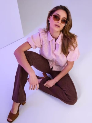 Sinsay - Jeansy bootcut flare ze średnim stanem i ozdobnym przeszyciem - brązowy