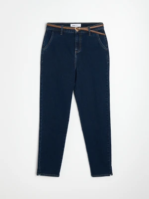 Sinsay - Jeansy chino mom fit z paskiem z domieszką wiskozy - niebieski