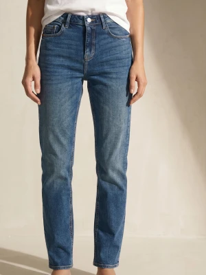 Sinsay - Jeansy comfort straight z efektem sprania - niebieski