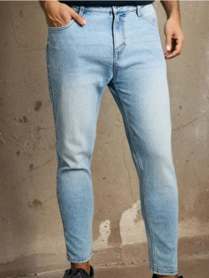 Sinsay - Jeansy cropped carrot fit - niebieski