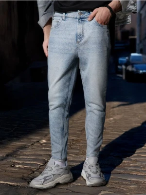 Sinsay - Jeansy cropped carrot - niebieski