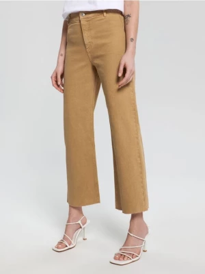 Sinsay - Jeansy cropped high waist - beżowy