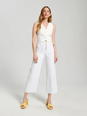 Sinsay - Jeansy cropped high waist - kremowy