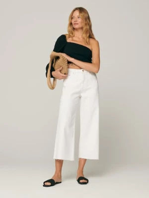 Sinsay - Jeansy cropped high waist - kremowy