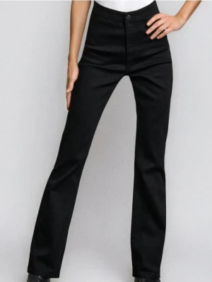 Sinsay - Jeansy flare high waist - czarny