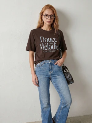 Sinsay - Jeansy flare z efektem sprania low waist - niebieski