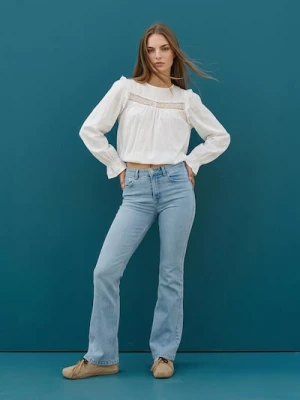 Sinsay - Jeansy flare z kieszeniami z patką - niebieski