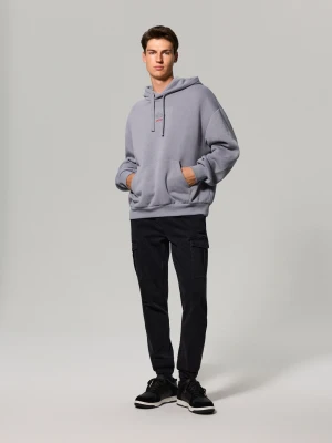 Sinsay - Jeansy jogger cargo z efektem sprania - czarny
