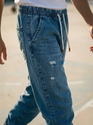 Sinsay - Jeansy jogger z efektem sprania - niebieski