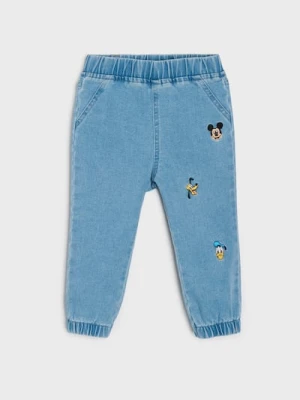 Sinsay - Jeansy jogger z haftem Mickey and Donald - niebieski