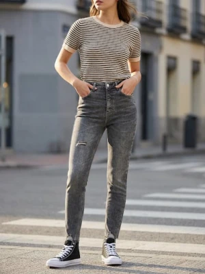 Sinsay - Jeansy mid waist skinny z surowym wykończeniem nogawek - szary