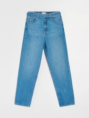 Sinsay - Jeansy mom fit z efektem sprania - niebieski