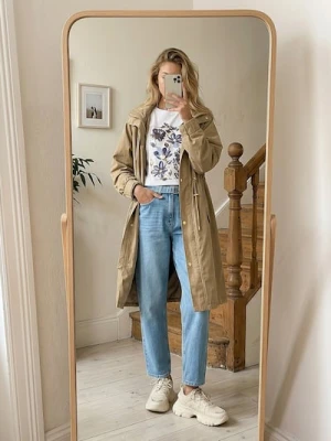 Sinsay - Jeansy mom fit z efektem sprania - niebieski