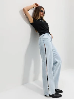 Sinsay - Jeansy straight wide leg ze średnim stanem i sztucznymi perełkami - niebieski